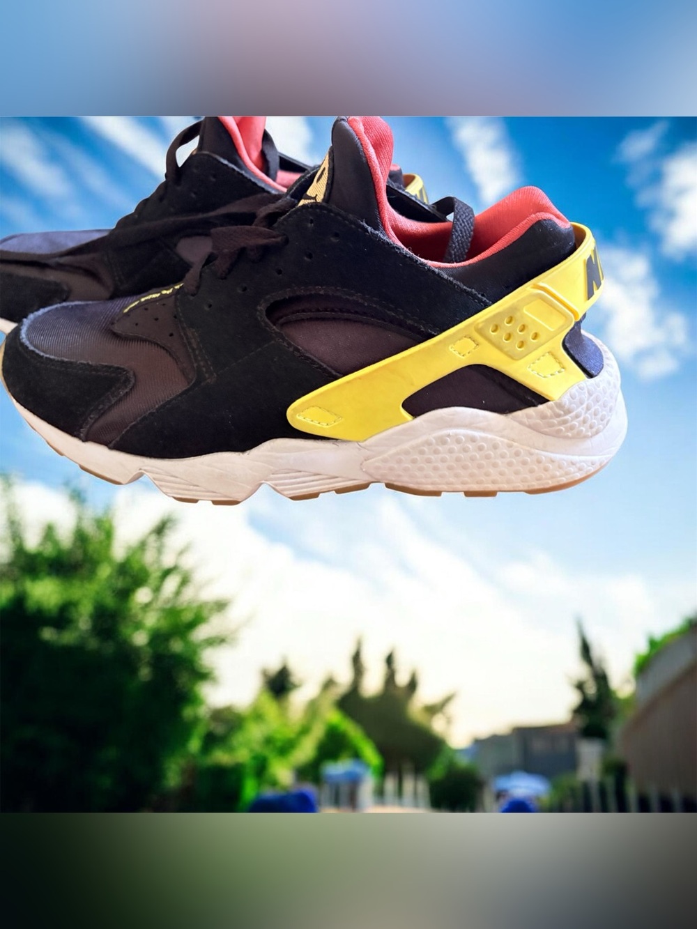 Nike Air Huarache "Go The Extra Smile" Sneakers - Women's [Size 8]